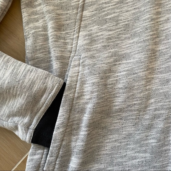 UNDER ARMOUR~LONG SLEEVE~ZIP FRONT HOODIE~MEDIUM - Picture 4 of 8